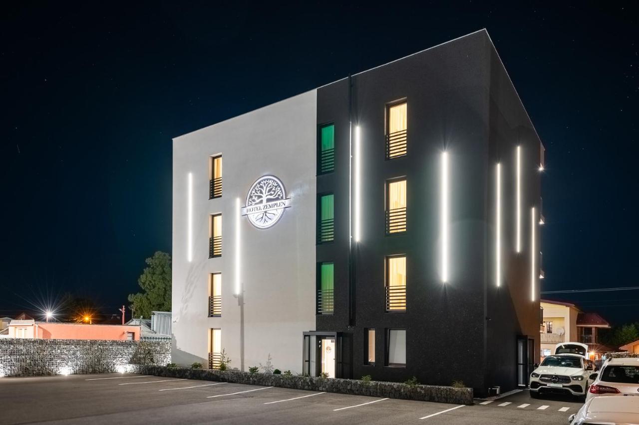 Hotel Zemplen ミハロフツェ エクステリア 写真
